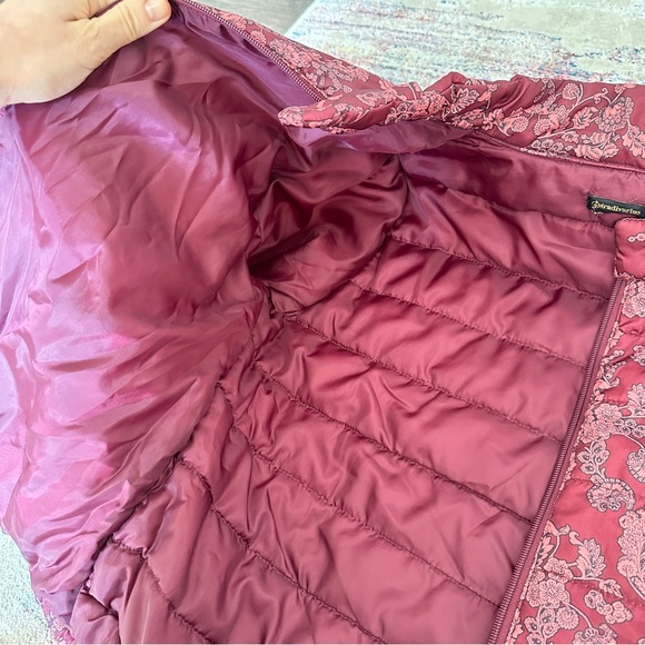 Stradivarius light puffer jacket with print size medium - Picture 3 of 9